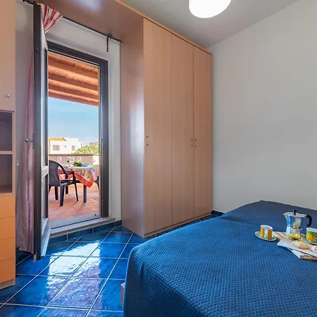 Trilo La Pelosa Apartment